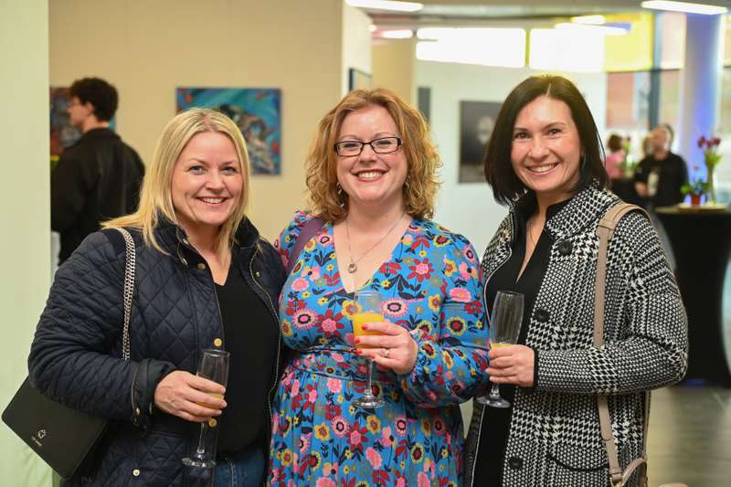 Alumni mingling at Connection Week