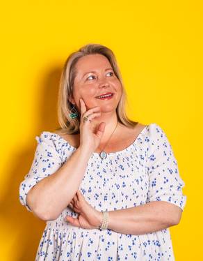 Julie Blundell staff profile photo