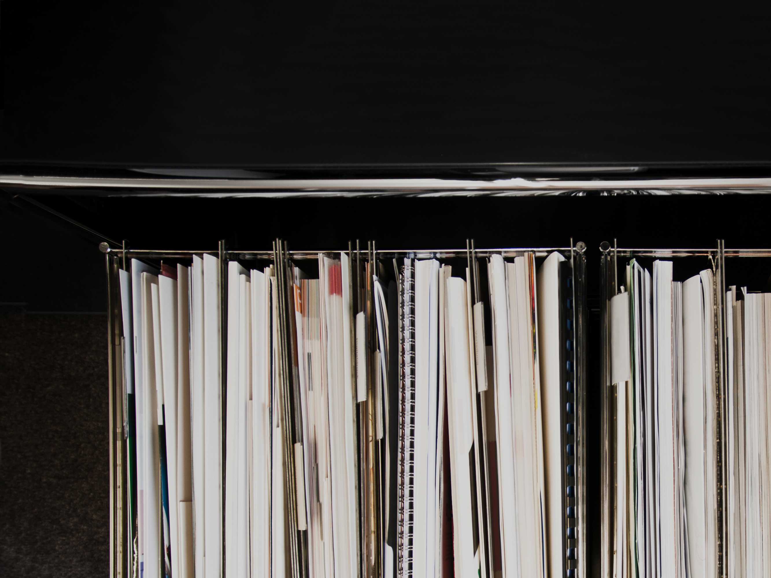 Filing cabinet with suspensions files