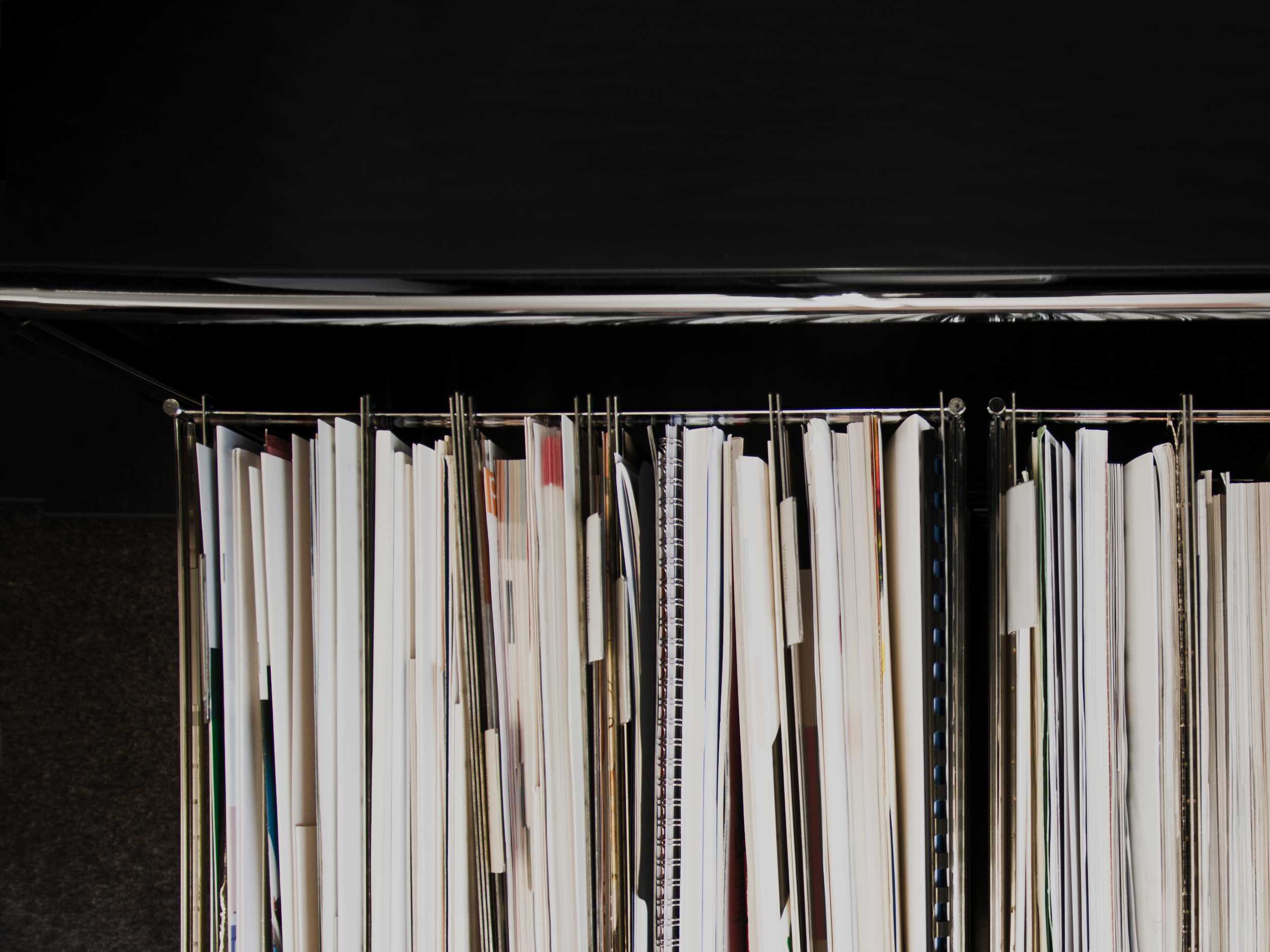 Filing cabinet with suspensions files